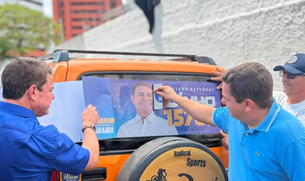 Prefeito Márcio, de Jacaraú, acompanha adesivaço ao lado de Dinho Dowsley