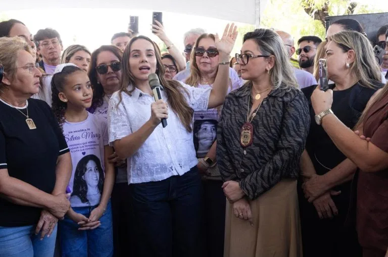 Primeira-dama Camila Mariz participa de entrega de Sala Lilás em São João do Rio do Peixe
