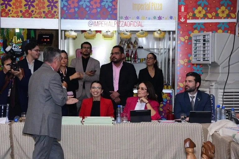 Primeira-dama participa de sessão itinerante da ALPB e apresenta Salão do Artesanato a mulheres de associações da justiça