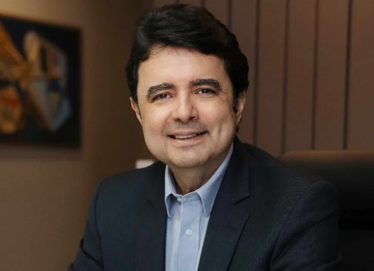 Gláucio Nóbrega lança livro sobre inteligência artificial na gastroenterologia