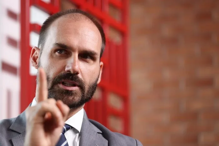 STF condena Eduardo Bolsonaro por coação em processo da tentativa de golpe