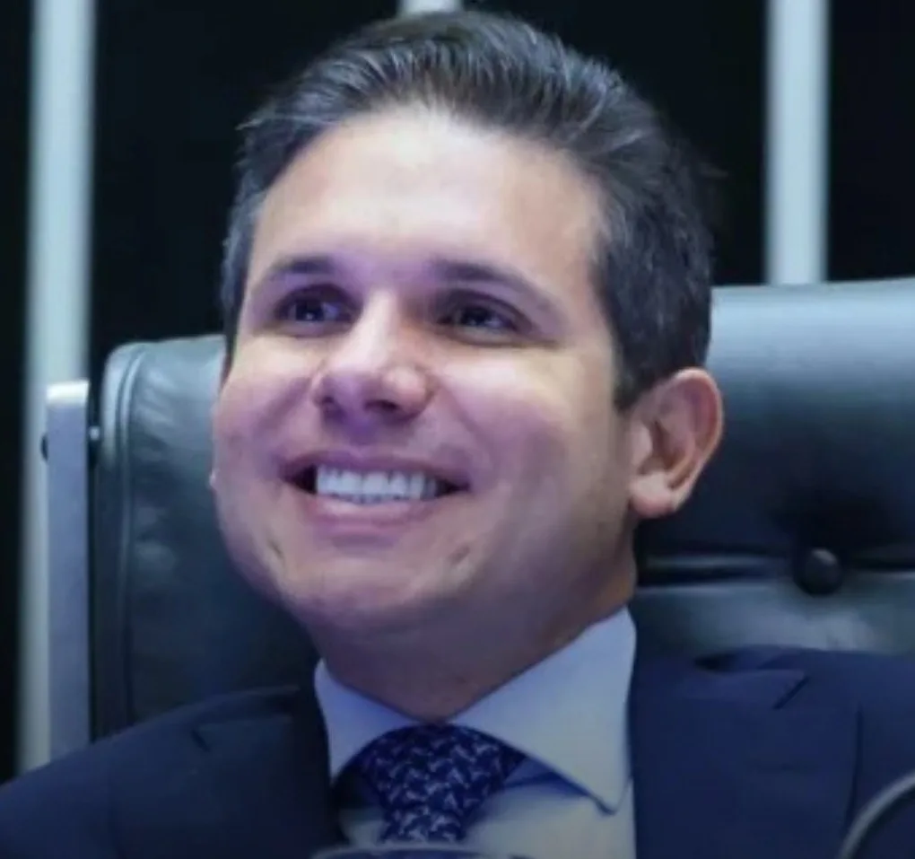 Transição para o fim da escala 6x1 terá duas folgas semanais já em 2026, diz Motta
