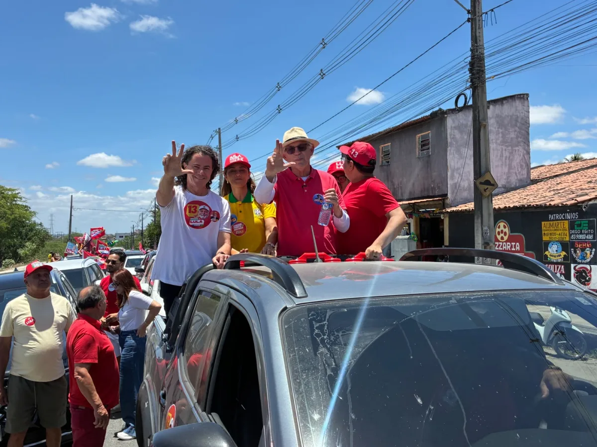 Veneziano e Ricardo Coutinho comandam carreata de Lula pelas ruas de Campina Grande