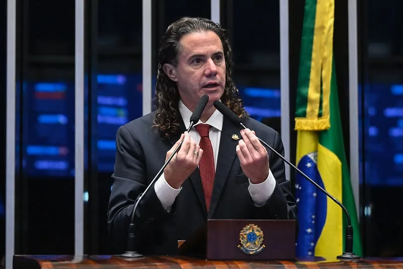 VÍDEO: Veneziano lembra Dia do Professor no Senado: “mesmo com a realidade tecnológica atual, o professor é insubstituível”