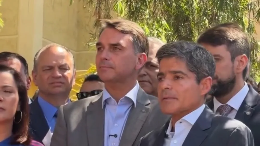 ACM Neto promete 'todo empenho' na Bahia para eleger Flávio Bolsonaro no 2° turno
