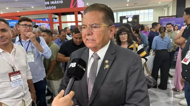 Adriano Galdino elogia gestão de João Azevêdo