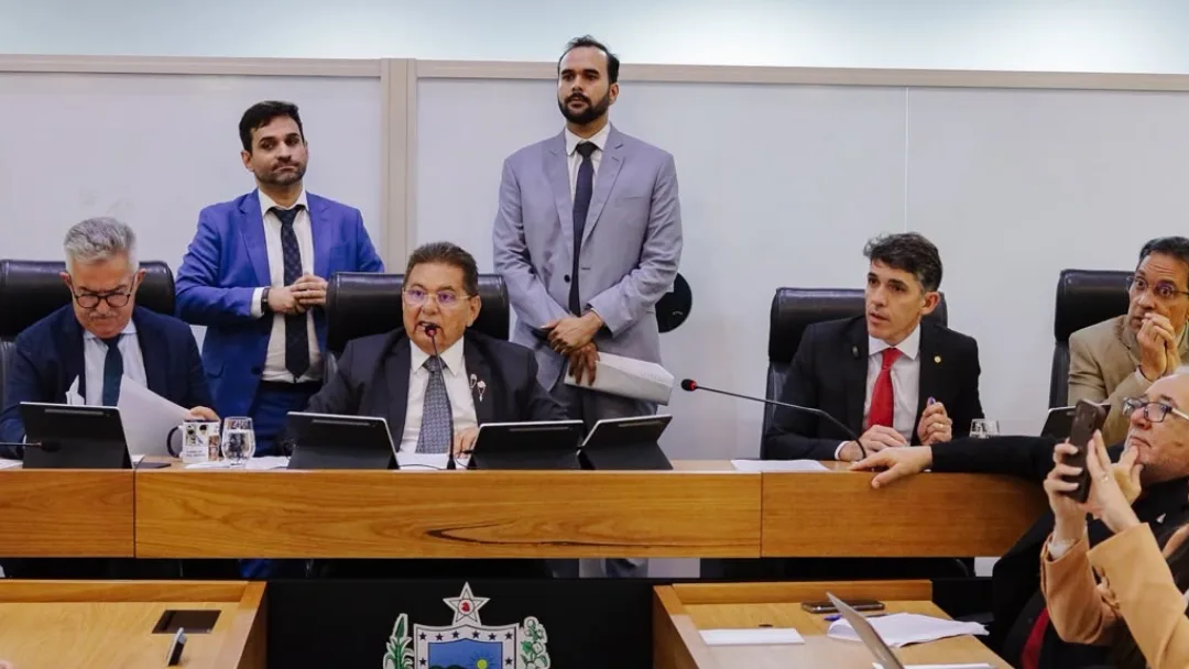 ALPB aprova projeto que proíbe venda de material escolar com conteúdo violento