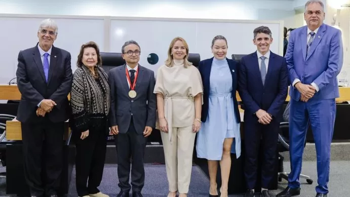 medalha de mérito jurídico ao juiz Ely Jorge Trindade