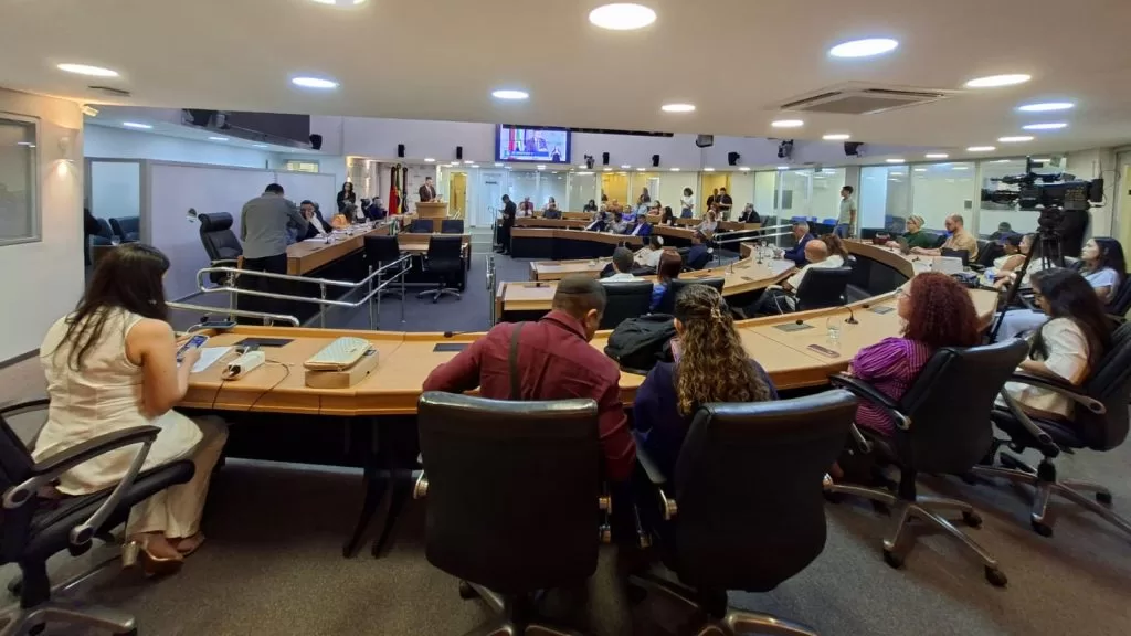 ALPB realiza sessão especial