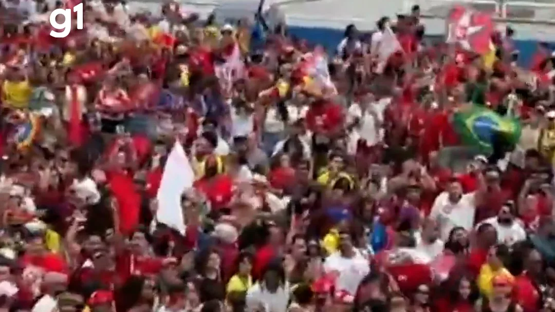 Apoiadores de Lula e artistas fazem manifestação em Salvador