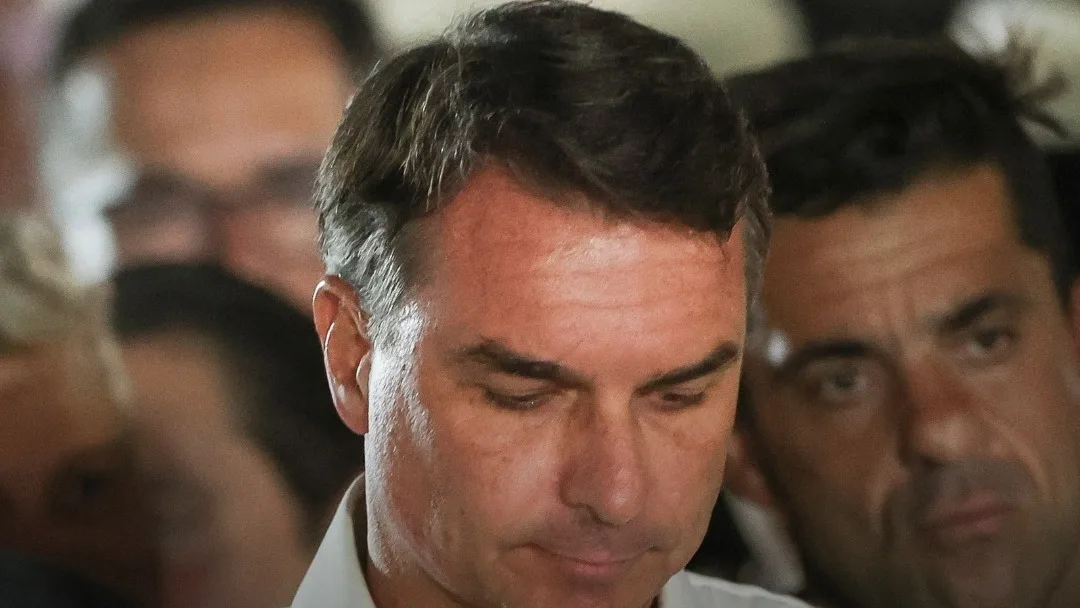 Após carta, aliados  afirmam que imagem de Flávio está 'derretendo'