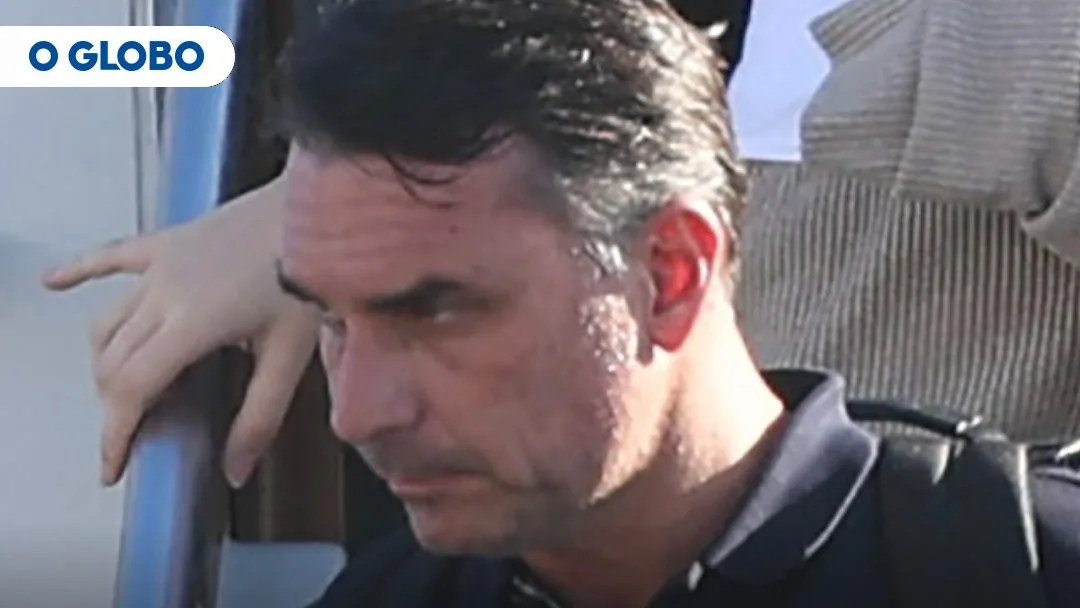 Após se declarar 'presidente eleito' em carta golpista, Flávio Bolsonaro recua e se aponta 'líder do Brasil'
