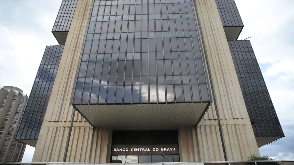Banco Central avalia cenário de liquidação do BRB após novo pedido de adiamento do balanço