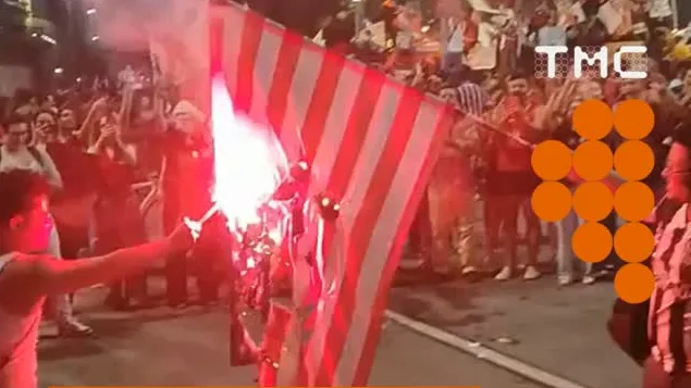Bandeira dos EUA é queimada durante ato pró-Lula em BH