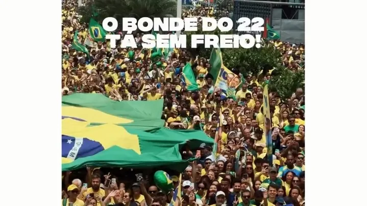 'Bloquinho 22' reúne multidão com Flávio  Bolsonaro, Nikolas e Tarcísio em Vitória-ES