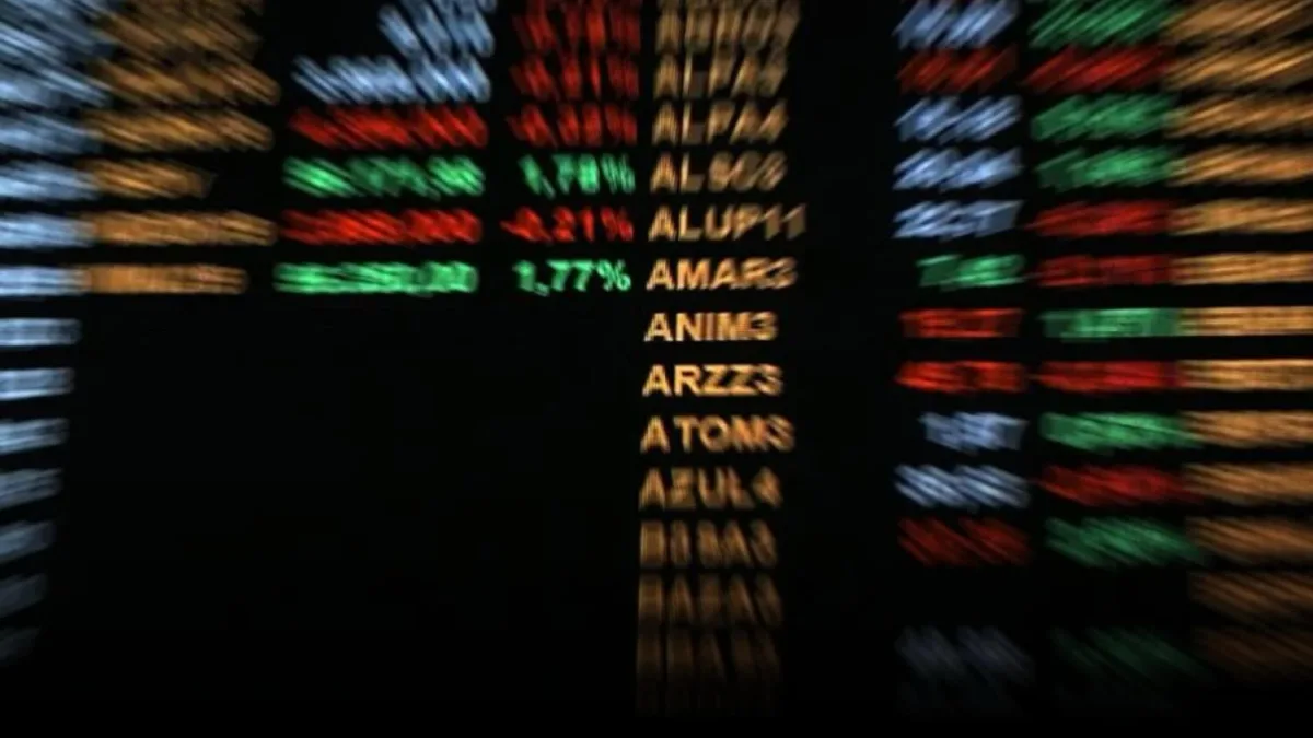 Bolsa opera em alta após inflação acelerar e Flávio liderar novas pesquisas
