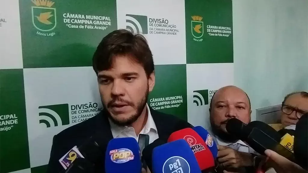 Bruno Cunha Lima admite possibilidade de Juliana como vice de Efraim