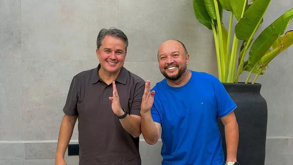 "Campina embarca no Foguete”: apoio do presidente da Câmara amplia base de Efraim rumo ao Governo da Paraíba
