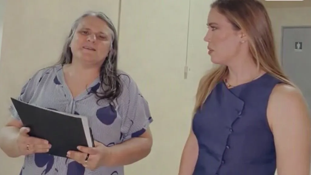 Carol Morais entrega ao Instituto dos Cegos plano de governo de Efraim Filho em Braille