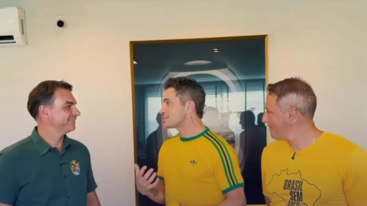"CHUTO COM A ESQUERDA, MAS EU VOTO...": FALCÃO DECLARA APOIO A FLÁVIO BOLSONARO E FAZ BRINCADEIRA