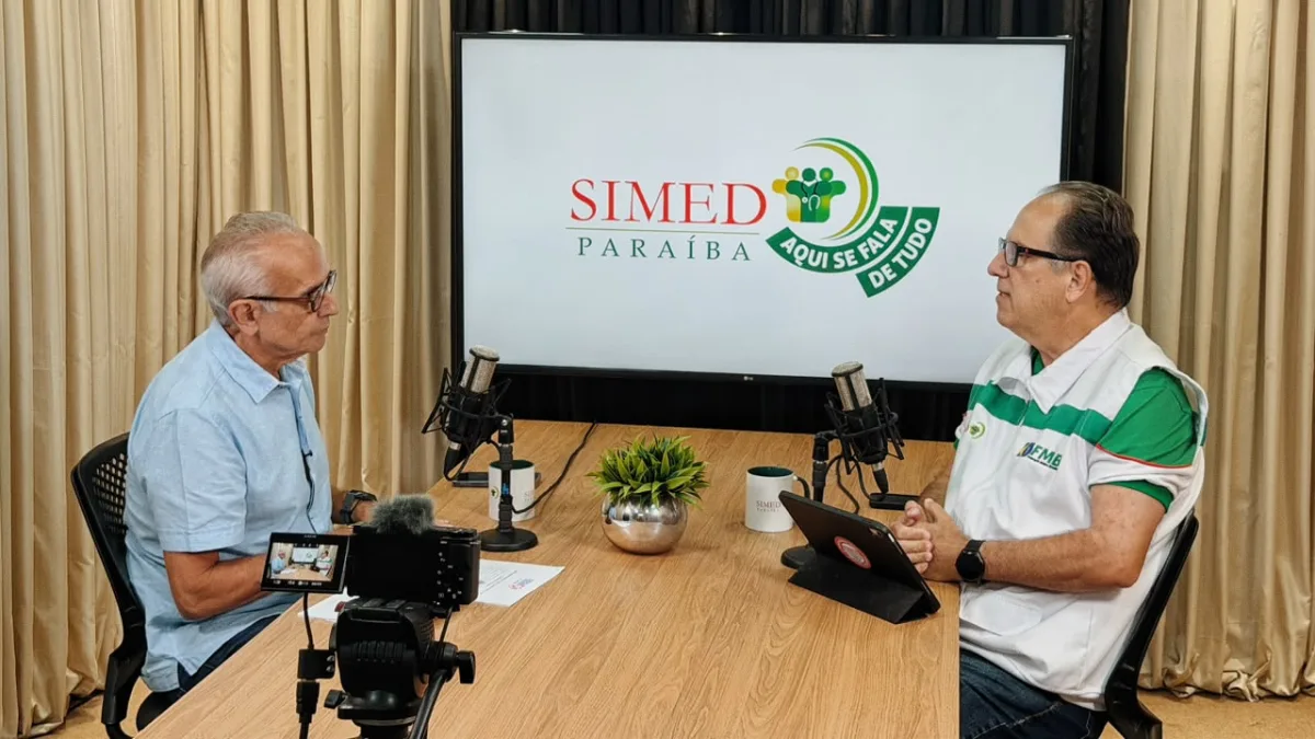 Cícero entrega Carta-compromisso com a Saúde Pública da Paraíba durante encontro com presidente do Sindicato dos Médicos