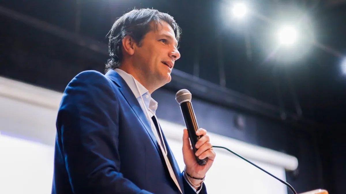 Cidades Digitais e Inteligentes! Leo Bezerra recebe prêmio ‘Prefeito Inovador 2026’ e apresenta experiências de João Pessoa para modernizar o serviço público