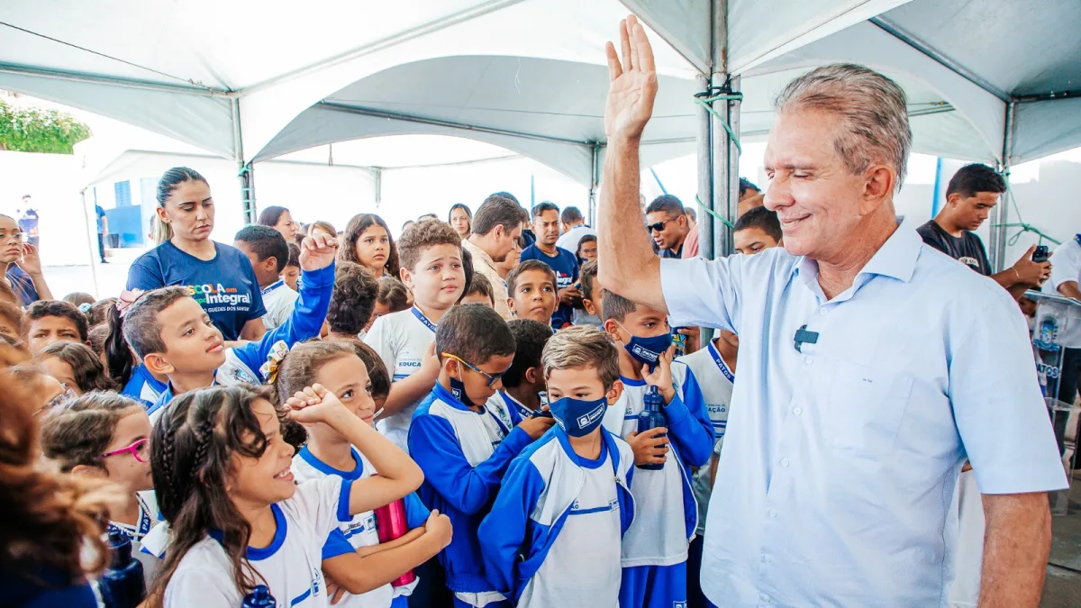 Com avanço na alfabetização, Nabor leva modelo de Patos ao debate e projeta pauta para o Senado