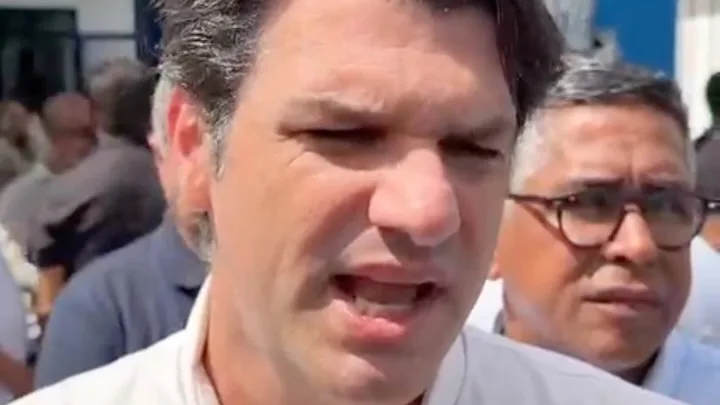 Com nomes da oposição cotados para 2028, Leo Bezerra evita discutir eleição e diz que o foco é "trabalhar todos os dias"