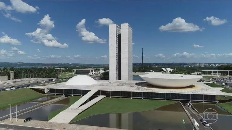 Congresso derruba vetos e libera repasses