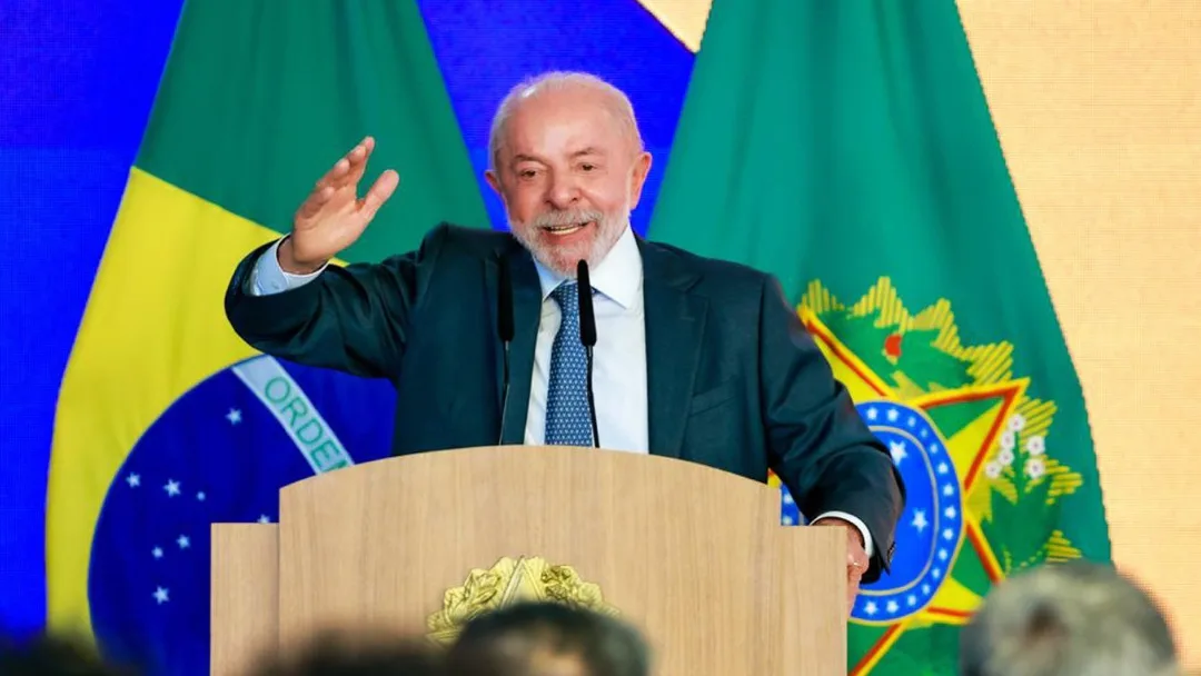 DATAFOLHA: Governo Lula tem avaliação negativa de 41% e positiva de 35%