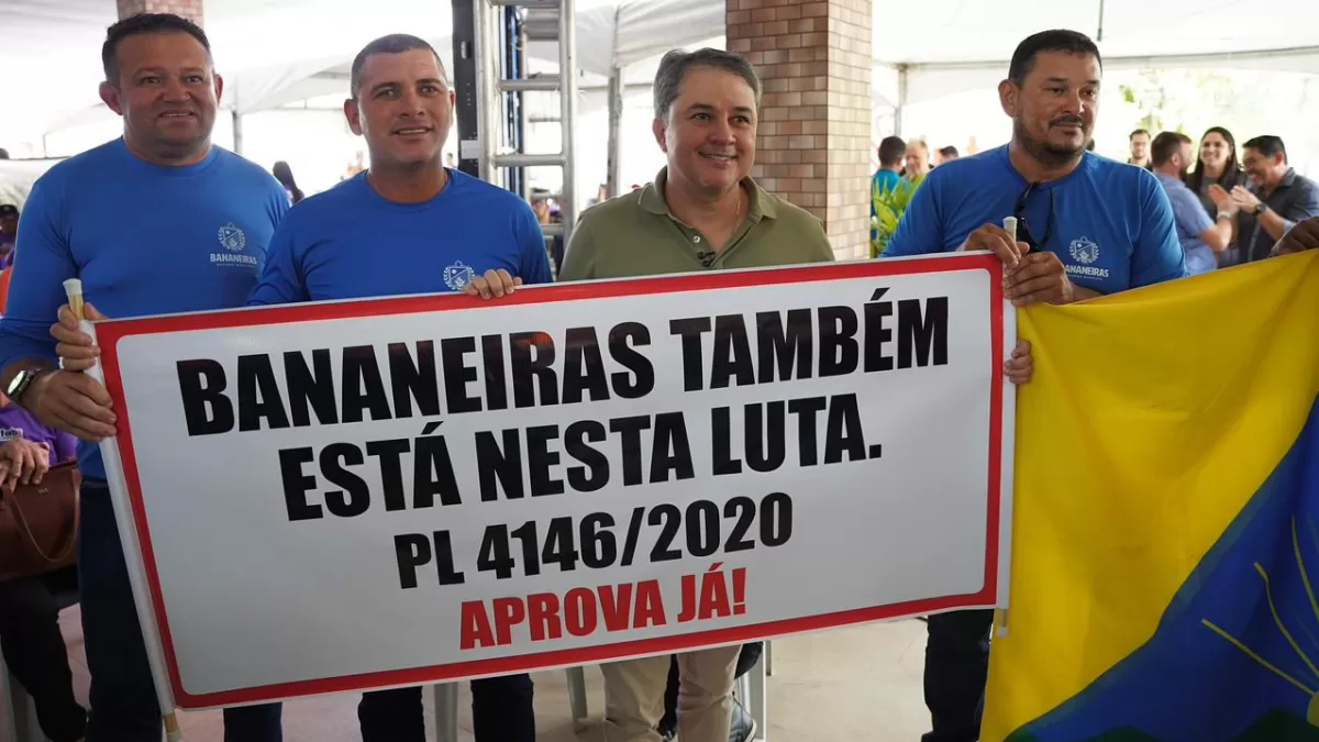 De mãos dadas com os garis: Efraim reforça compromisso com os profissionais em encontro estadual da categoria