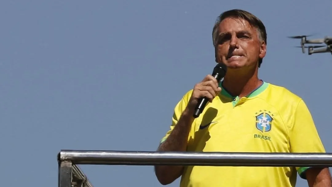Defesa de Bolsonaro pede suspensão imediata da prisão