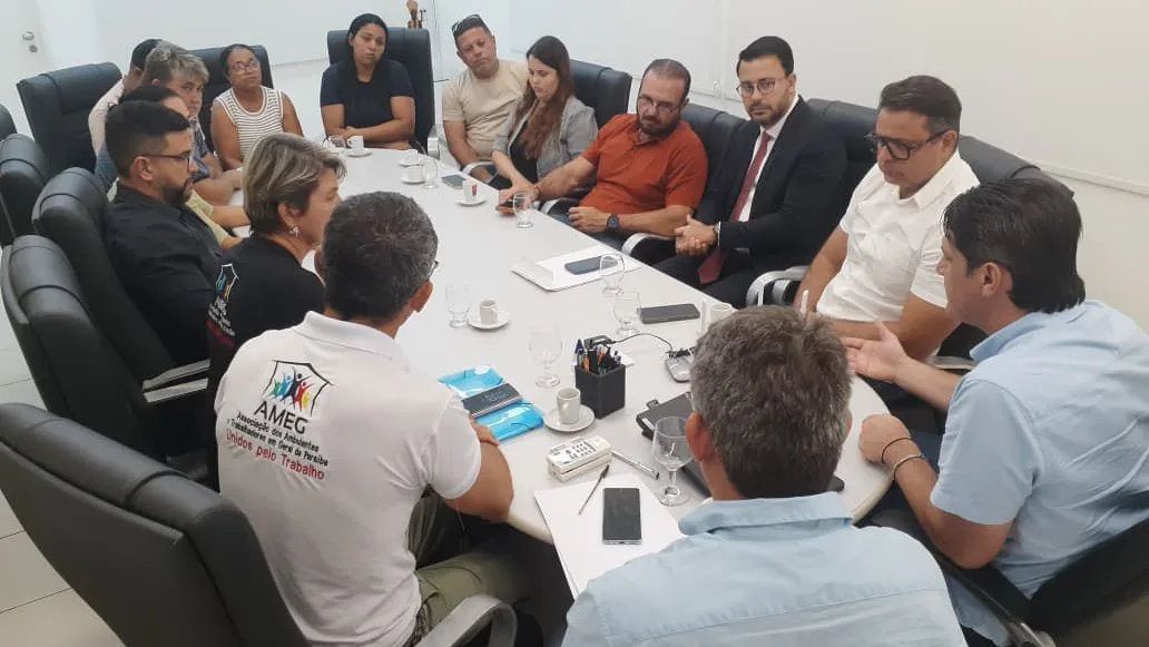 Diálogo com comerciantes Leo Bezerra assegura permanência de trabalhadores e avança em soluções para novo Mercado Central