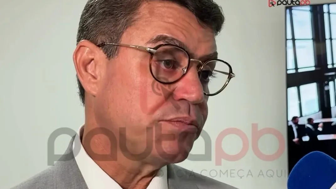 Dinho revela conversa com Leo Bezerra para discutir realinhamentos políticos: "preciso saber o meu tamanho"