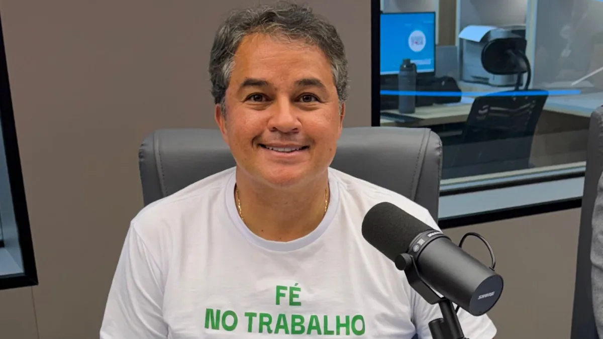 Efraim apresenta propostas para segurança, água e saúde durante debate na Rádio Correio