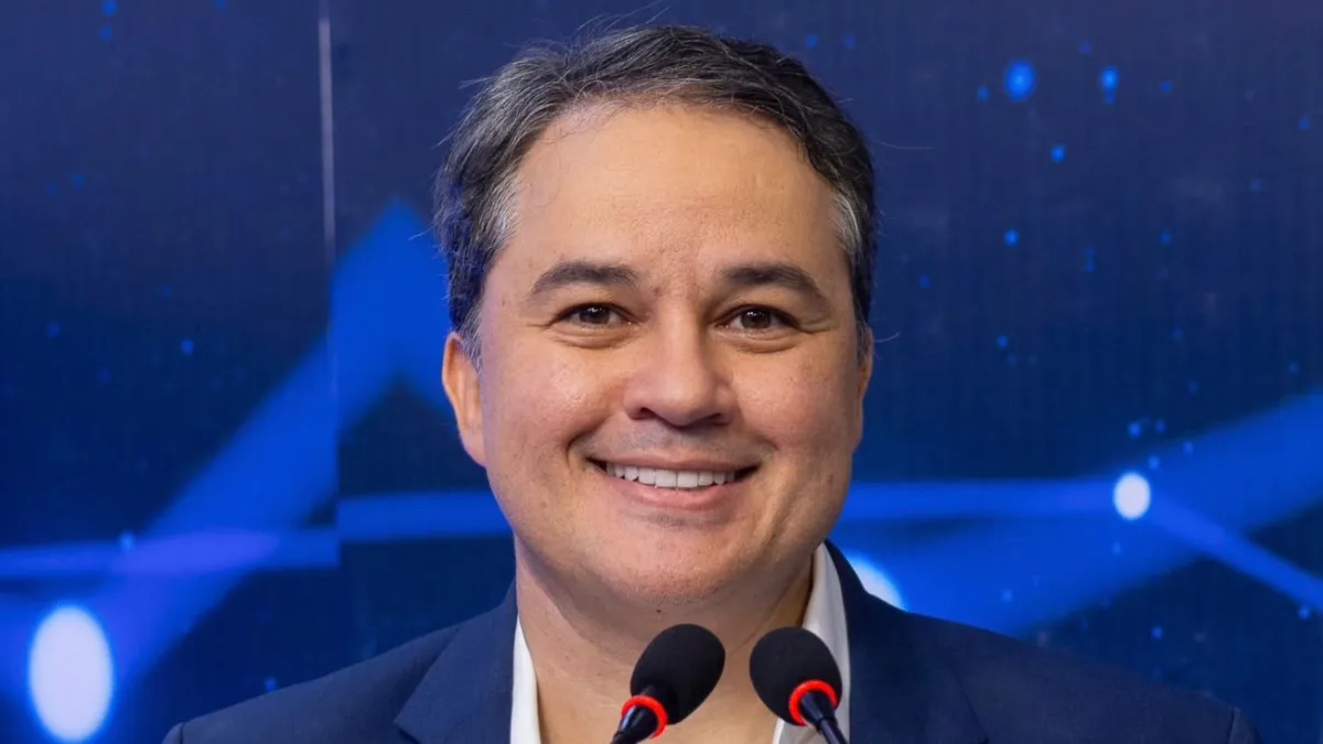 Efraim apresenta propostas para segurança, habitação, inovação e gestão pública durante debate no Sistema Arapuan de TV