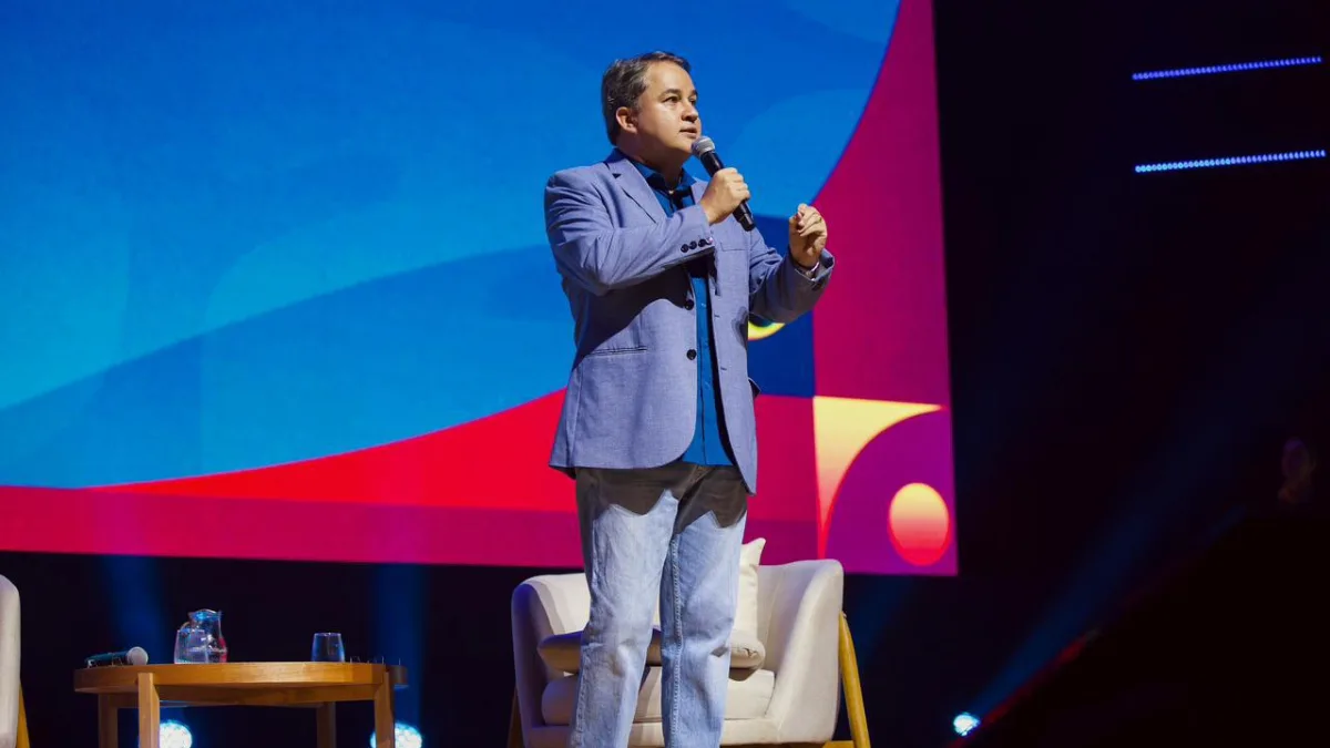 Efraim defende menos impostos e mais liberdade para empreender durante o OmniVarejo, em João Pessoa