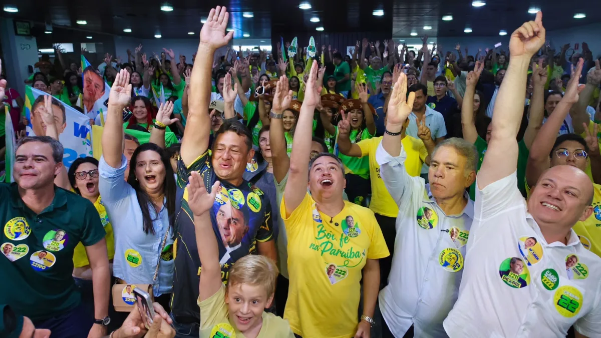 Efraim Filho e Walber Virgolino reúnem multidão em lançamento de campanha em João Pessoa