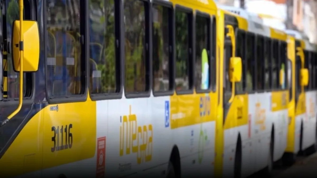 Eleitores relatam falta de ônibus para votar em Salvador, SP e Petrópolis