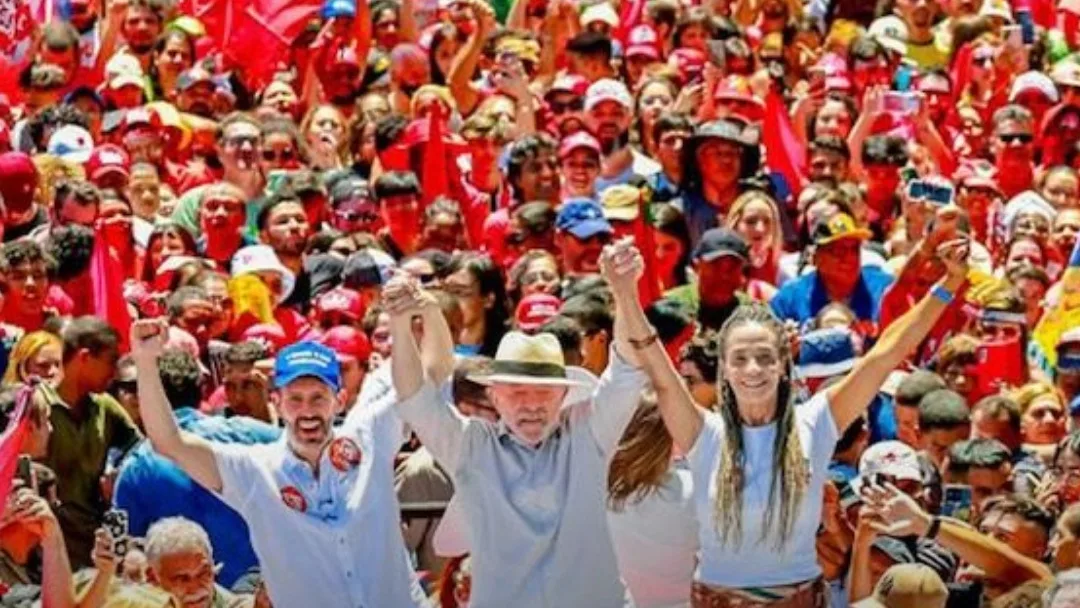 EM ATO NO DF, LULA DIZ QUE VAI DERROTAR "LADRÕES DO BRB"