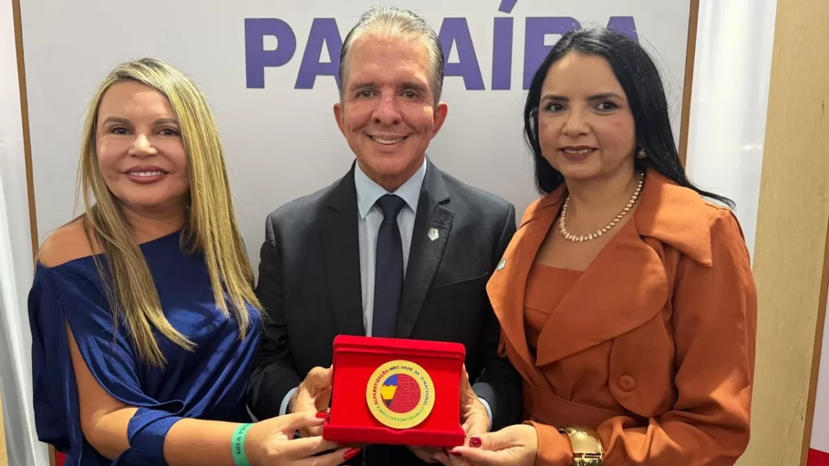 Nabor recebe Selo Ouro de alfabetização