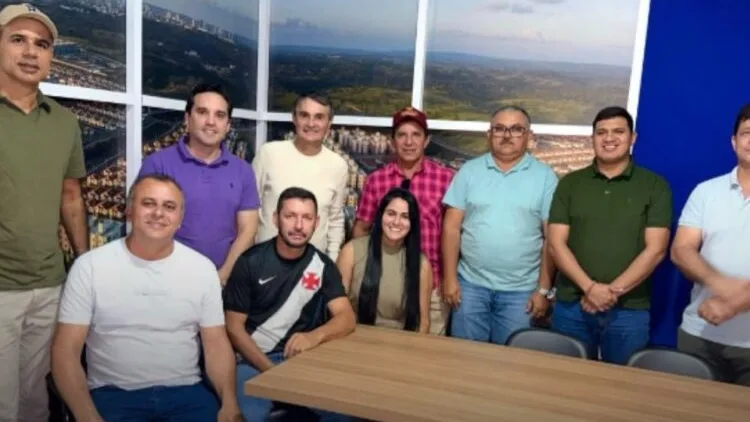 Em demonstração de força, Cícero do Carmo reúne base política e reafirma apoio a Romero Rodrigues