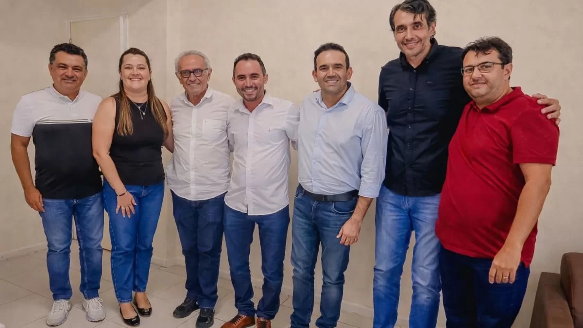 Em pré-campanha ao Governo do Estado, Cícero Lucena recebe