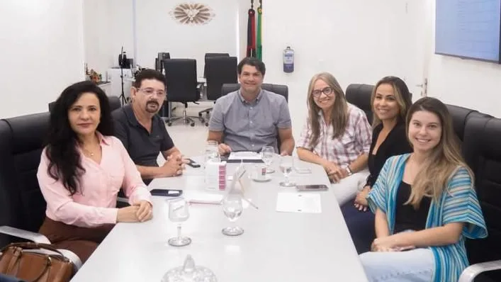 Ensino de qualidade Leo Bezerra anuncia convocação de 97 aprovados no concurso da Educação e chega à marca de 500 novos profissionais