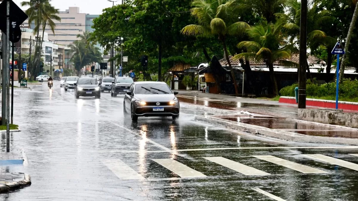 Equipes em atenção: João Pessoa já registrou 19% a mais de chuvas do que média histórica de abril e segue sob dois alertas
