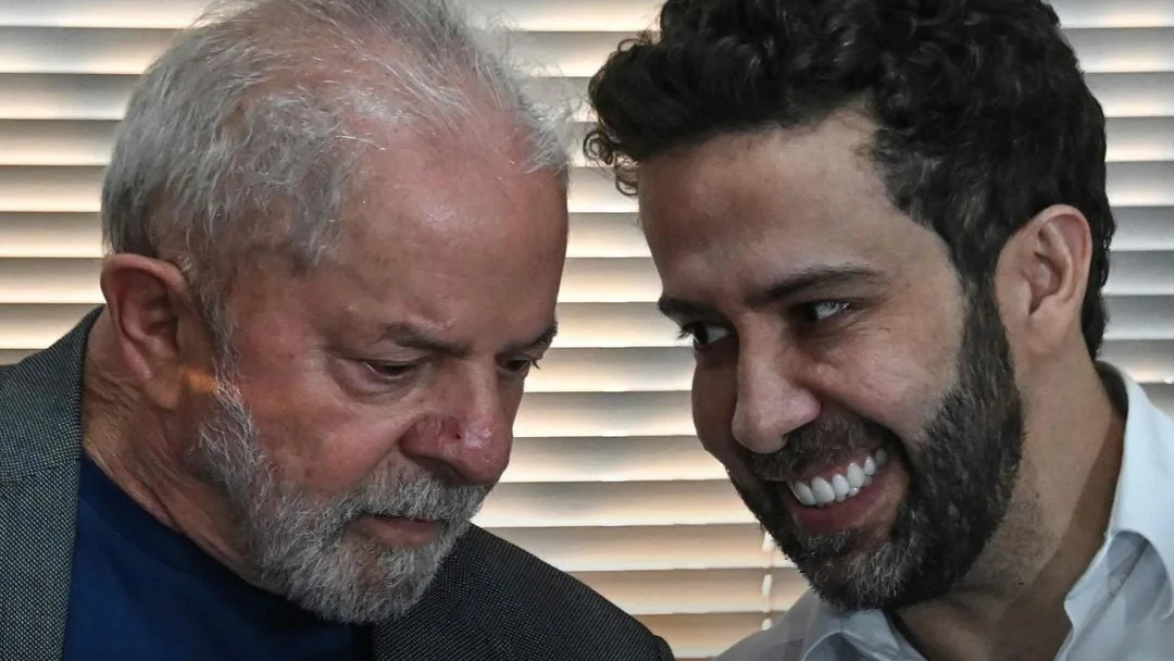 'Exército de Lula: canal de Janones no WhatsApp passa de 50mil a mais de 1 milhão de seguidores em dois dias