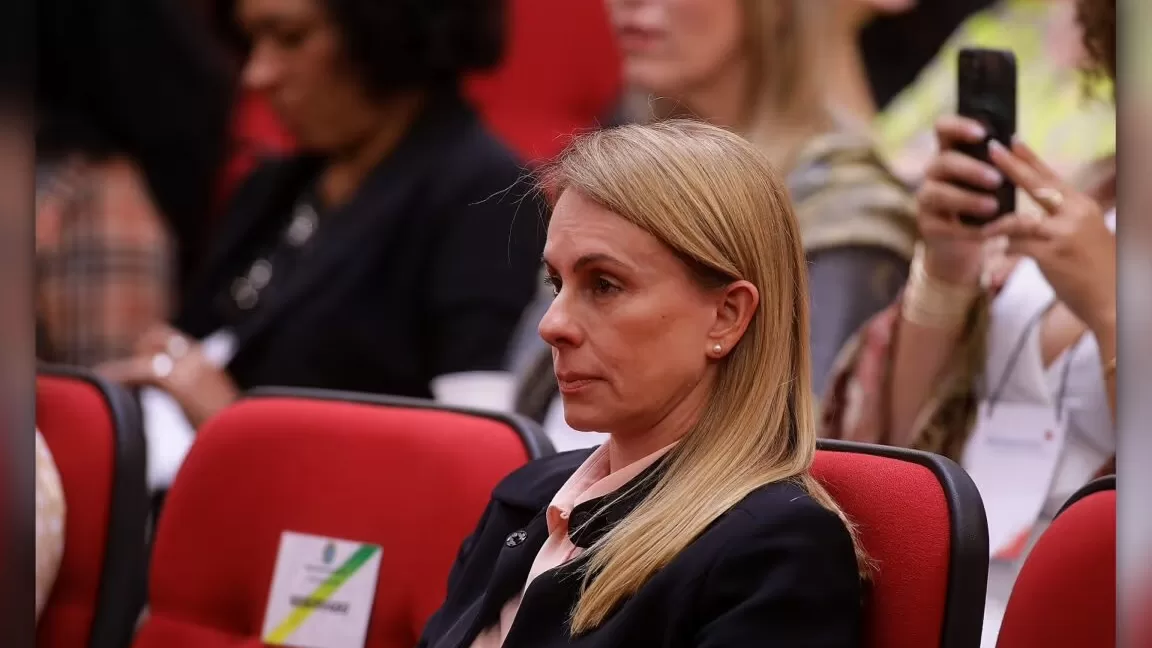 Explicação de esposa de Moraes sobre voos não cola