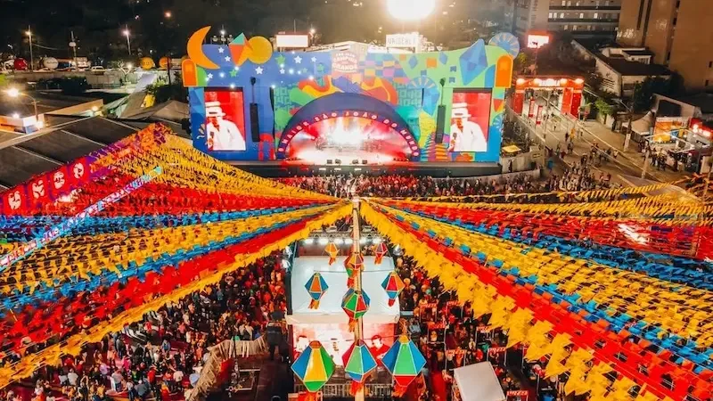 Fagner comanda noite de shows no São João de Campina Grande