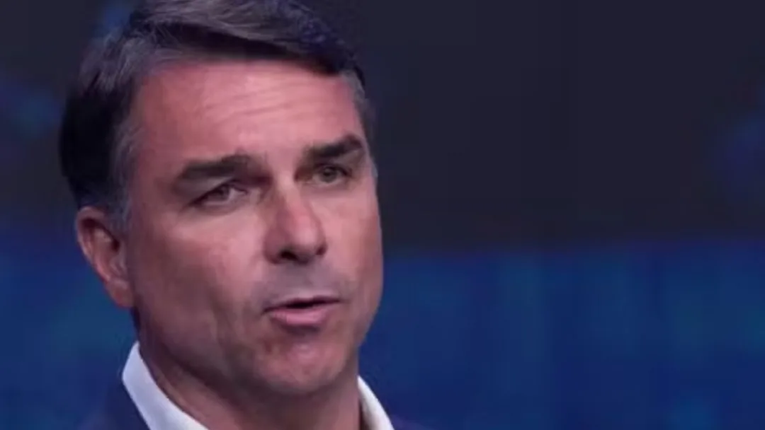 Flávio Bolsonaro apresenta 19 condições para abrir sigilo após ser desafiado por Lula