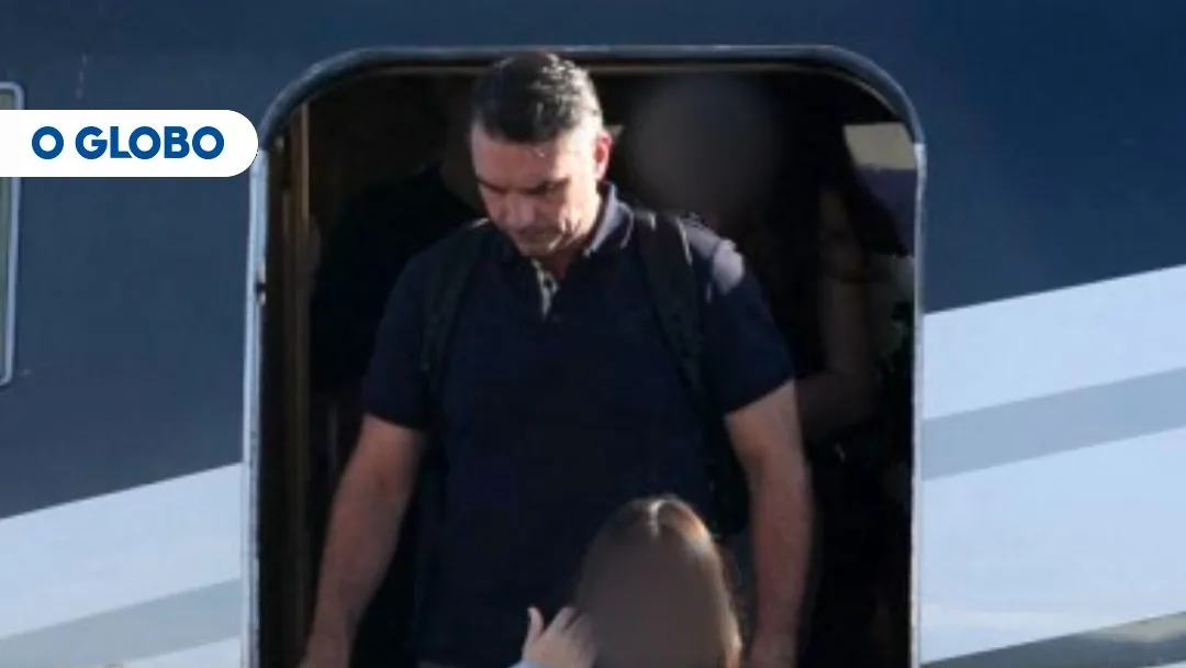 Flávio Bolsonaro divulga carta com teor golpista na qual se autoproclama 'presidente eleito do Brasil'